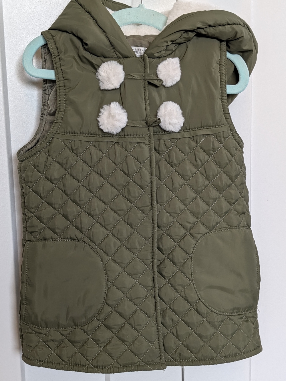 Puffer jacket with faux fur lining